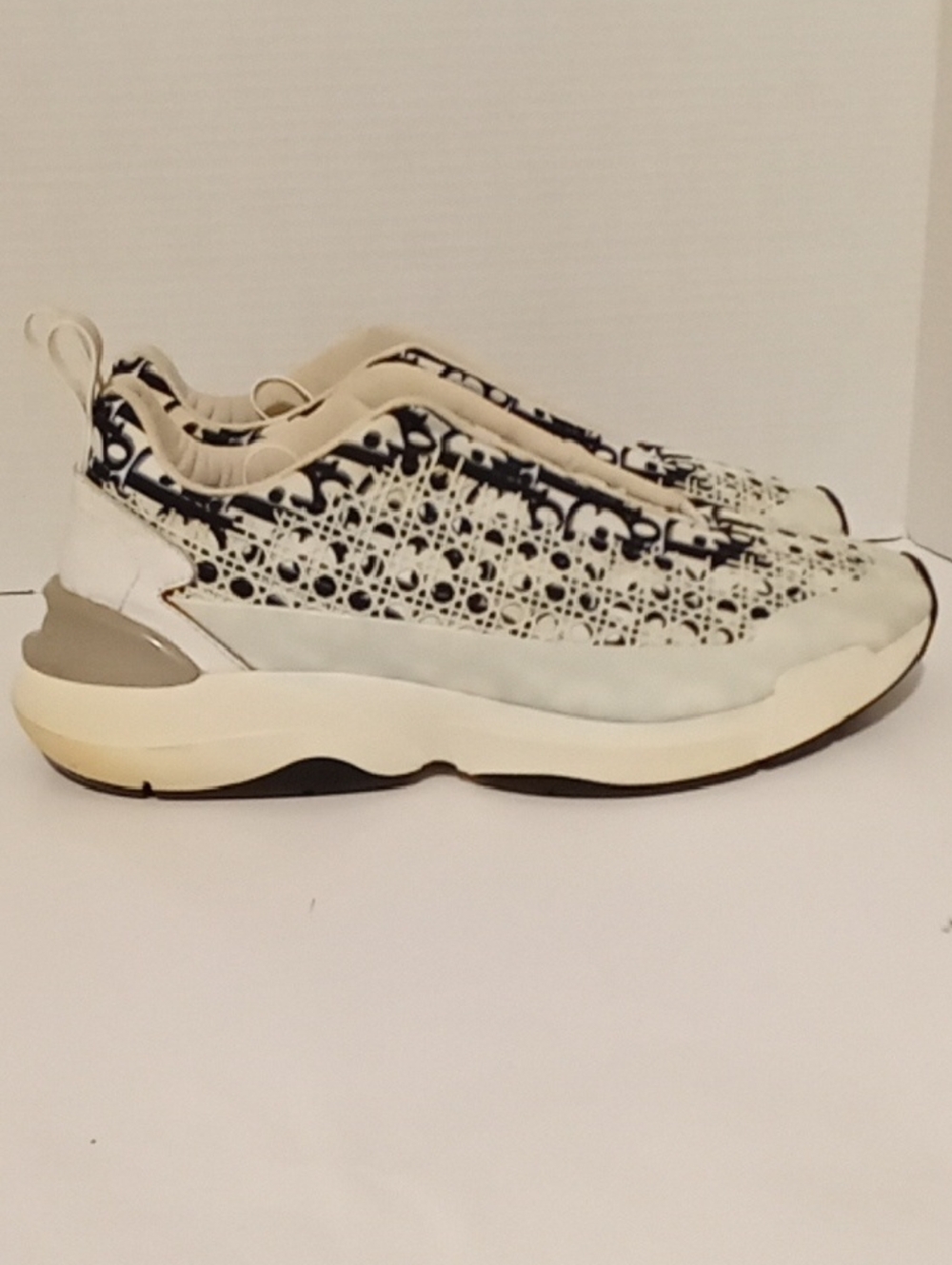 Dior B24 Oblique Cannage Motif Size 11